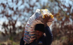 La frágil economía de la frontera entre Brasil y Venezuela sufre el embate del cierre (fotos)
