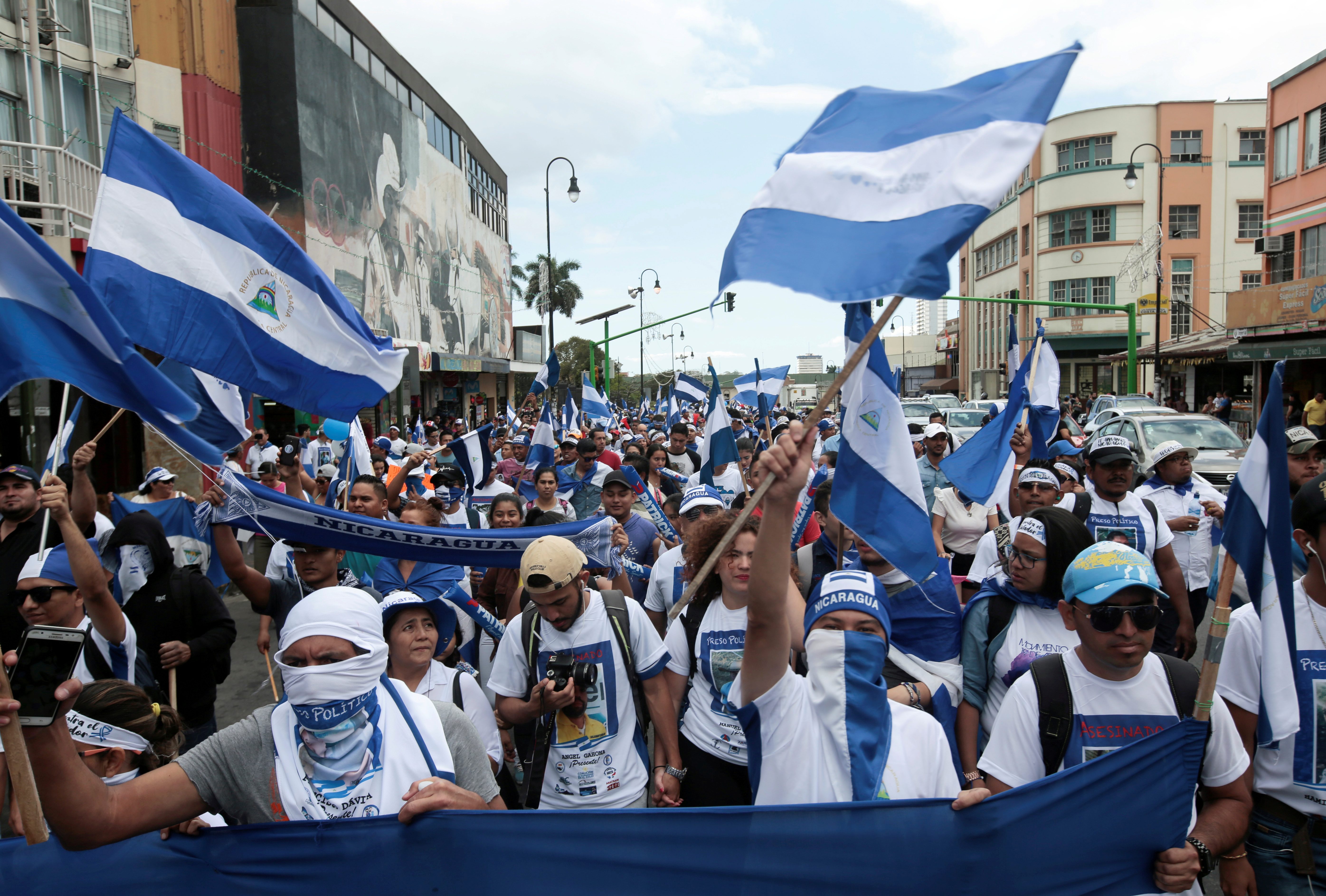 Nicaragua libera a presos políticos horas antes de reinicio de diálogo con oposición