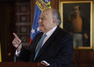 Calderón Berti afirma que Colombia aceptará ingreso de venezolanos con pasaportes vencidos