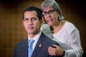 Guaidó se retiró de la sesión de la AN por una operación de su madre