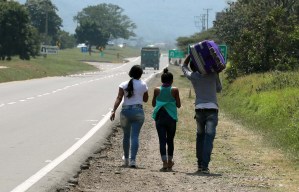 Vehículo arrolló a tres caminantes venezolanos mientras intentaban llegar a EEUU