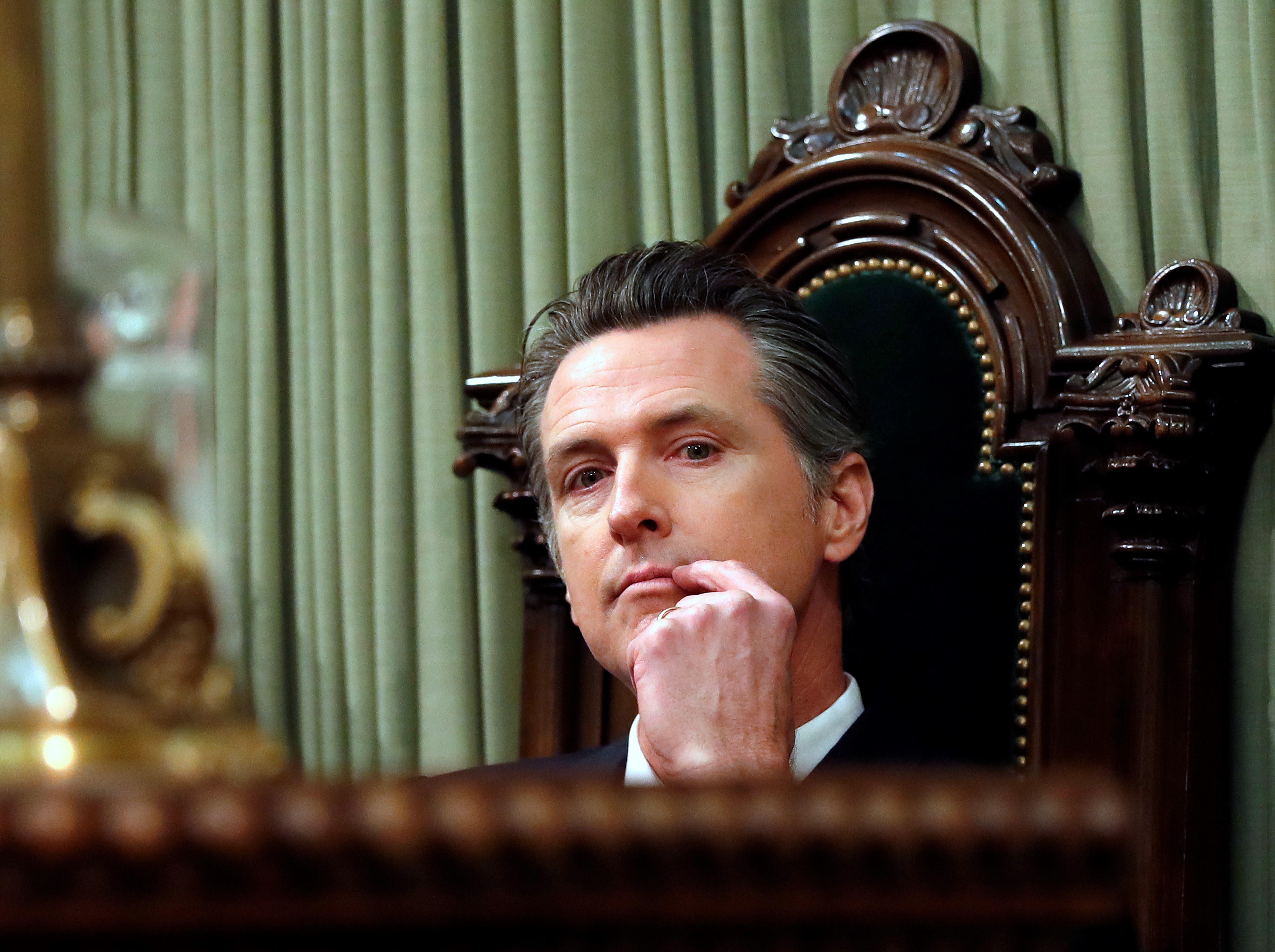 Gobernador de California amenaza con demandar a Trump por su declaración de emergencia nacional