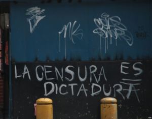 El bloqueo informativo y la censura arrecian en Venezuela (Video)