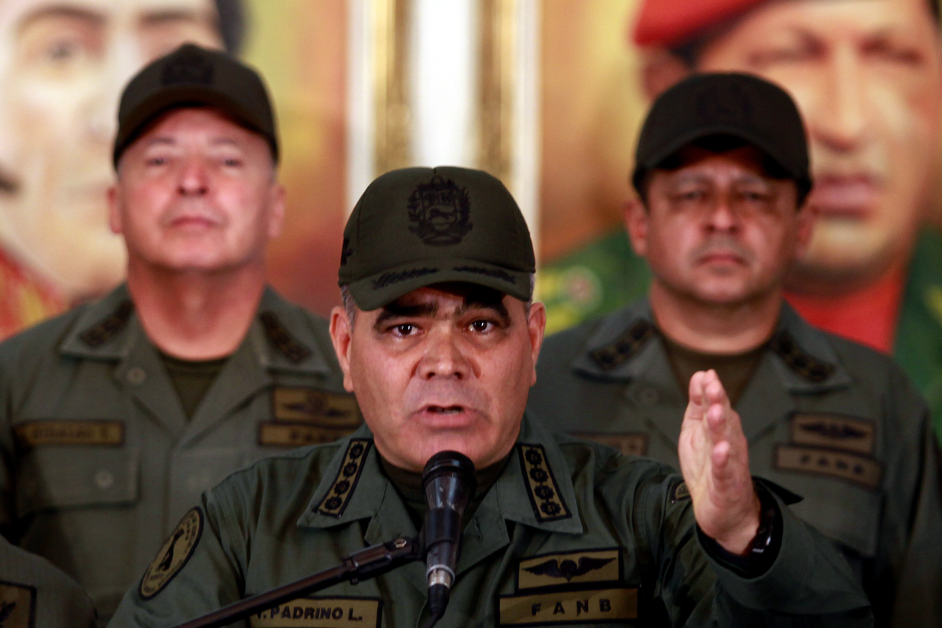 Ojeroso carómetro: “Van a pasar por estos cadáveres”… rostros del “gordi” mando militar de Maduro cuando Padrino dijo eso (FOTOS)