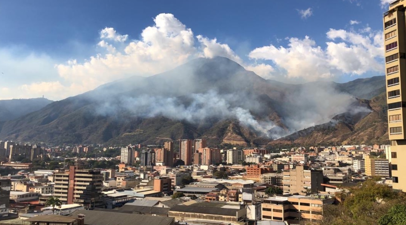 El incendio en El Ávila está parcialmente controlado y bajo monitoreo