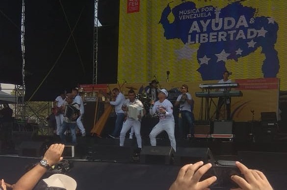 Ciro Quiñonez inició el concierto por la ayuda humanitaria #22Feb (fotos y video)