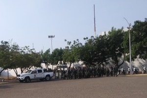 Contingente de la GNB se encuentra frente al Cuartel Libertador de Maracaibo #23Feb (fotos y video)