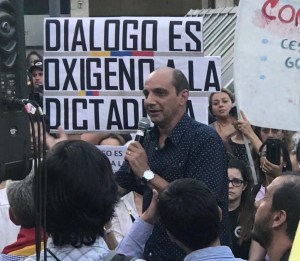 Diputado Daniel Radío vuelve a sacar el pecho por los venezolanos
