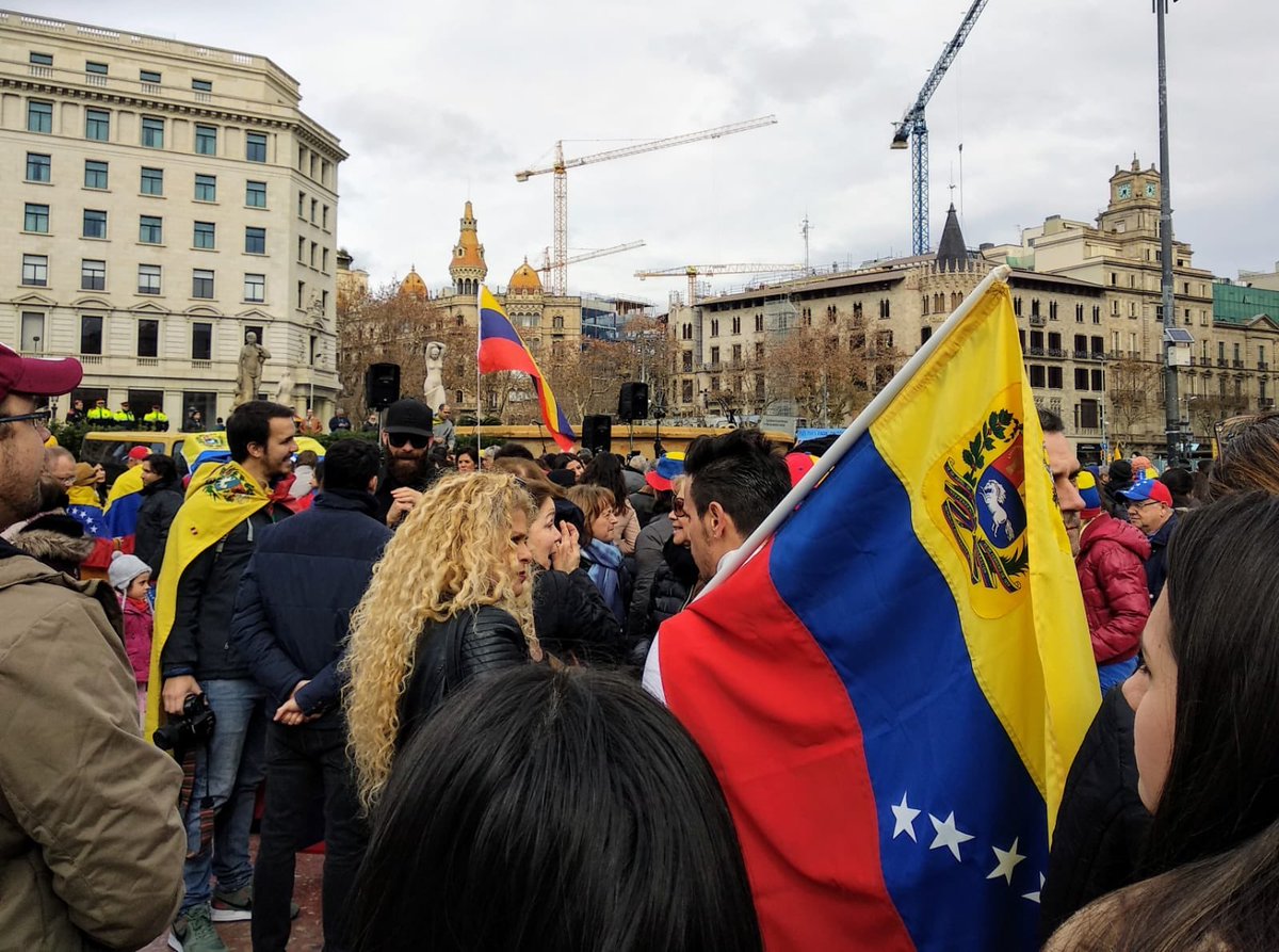 FOTOS: Venezolanos toman las calles de España en apoyo a Juan Guaidó #2Feb