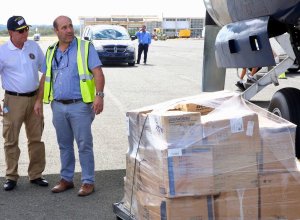 El avión de ayuda humanitaria enviado por Puerto Rico a Venezuela llegó a Bogotá