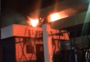 Incendio arrasa con emisora Rumbera Network en Puerto Cabello (videos)