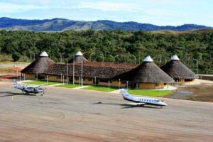 Colectivos armados toman aeropuerto de Santa Elena de Uairén y secuestran a hijo de un cacique