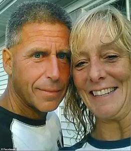 ¡Feliz día del amor! Cámara de seguridad grabó cuando ahogó a su esposa cerrando la tapa del jacuzzi (FOTOS)