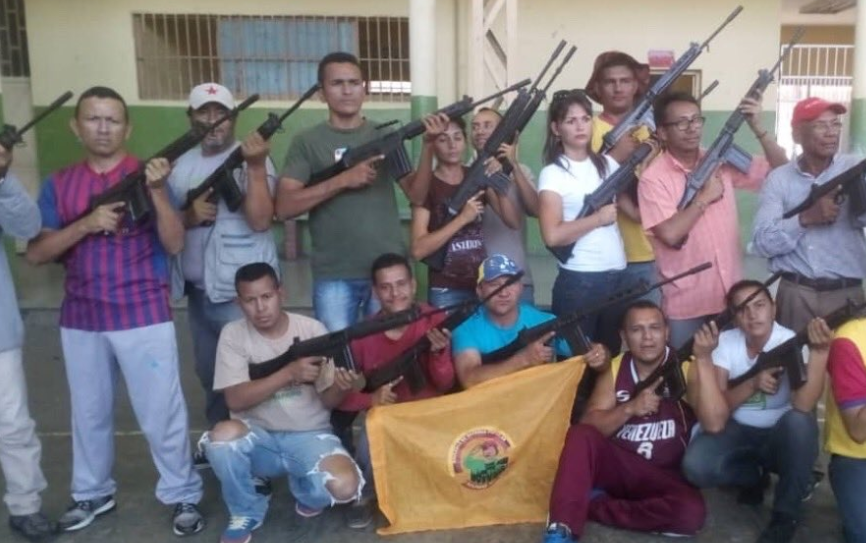 Indignante: Chavistas realizaron prácticas militares dentro de una escuela en Apure (VIDEOS)