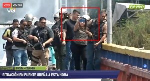Sin palabras: Iris Varela tomando fotos del desastre que hicieron sus presos en la frontera (VIDEO)