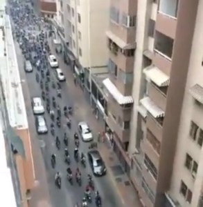 El ejército motorizado de malandros y colectivos de Maduro se pasean por Caracas (VIDEO)