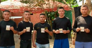 “Estamos cansados, Maduro”: Francotiradores de las FAN se rebelan tras cruzar frontera hacia Colombia (VIDEO)