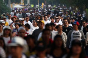 EN FOTOS: La gente comienza a llegar a Tienditas para el concierto Venezuela Live Aid