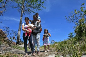 Venezolanos se exponen al peligro de las trochas en la frontera brasileña (Fotos)