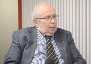 Gustavo Tarre entregó a Almagro petición de Venezuela para continuar en la OEA