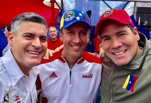 EL VIDEO: Winston Vallenilla, Roberto Messuti y Jorge Reyes se rinden ante Nicolás Maduro