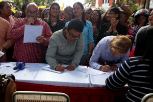 El chiste del día: Chavismo enviará “diez millones de firmas” a Trump contra la ayuda humanitaria