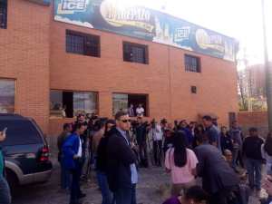 Fuerzas del régimen impiden a los medios cubrir salida de caravana de Guaidó #21Feb