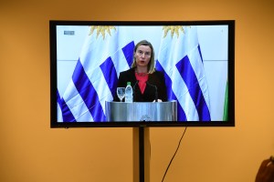 Mogherini urge en Montevideo llegar a un entendimiento para la transición en Venezuela
