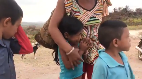 El estremecedor testimonio de una niña pemón que huye de la represión en Santa Elena de Uairén