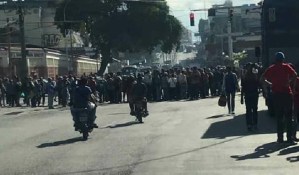 Habitantes de Guatire protestan por escasez de comida #8Feb