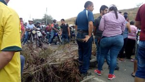 ¿Aló Corpoelec? Habitantes de Ureña protestan por llevar más de tres días sin servicio eléctrico