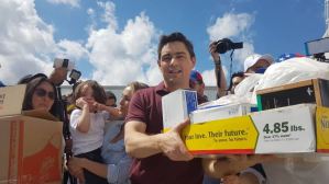 En Imágenes: Venezolanos en Miami, junto a Carlos Vecchio, recaudan más de mil cajas de ayuda