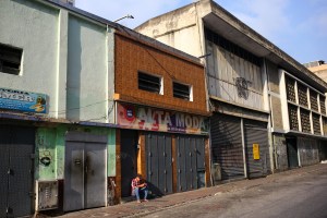 Comerciantes venezolanos trabajan en clandestinidad para sobrevivir