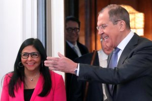 Rusia ofrece palabras de aliento y no dinero a Maduro en la visita de Delcy Rodríguez a Rusia