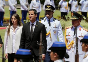 Guaidó fue recibido con honores de jefe de Estado por Abdo Benítez en Paraguay (fotos y video)