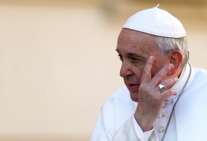 El Papa pide a los políticos no dejarse intimidar por los poderes financieros