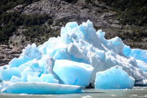 Científicos estudian nuevos desprendimientos en glaciar del sur chileno