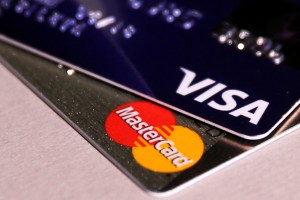 Visa y Mastercard bloquean instituciones financieras rusas tras sanciones