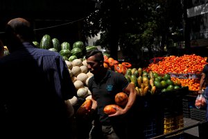 Comer frutas se ha vuelto un lujo para las familias venezolanas