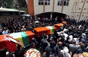 Multitudinario funeral en Etiopía por el accidente aéreo del domingo pasado (Fotos)