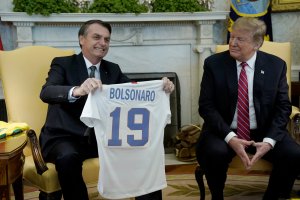 Trump al recibir a Bolsonaro: EEUU evalúa todas las opciones en Venezuela
