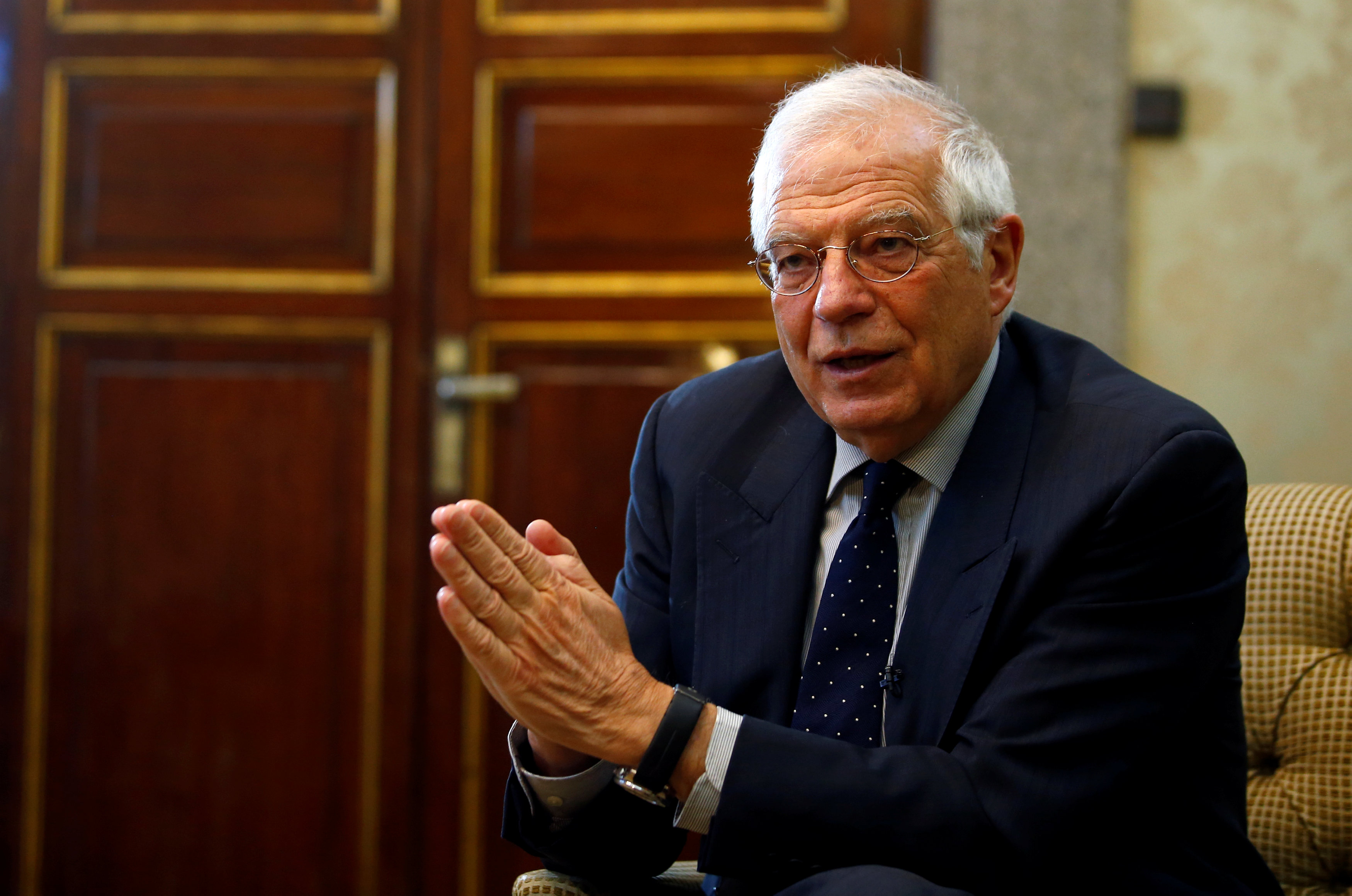 Josep Borrell: Es normal presencia del Sebin ante la embajada española