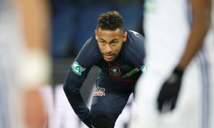 Uefa acusa a Neymar por insultos al árbitro tras eliminación PSG ante Manchester United