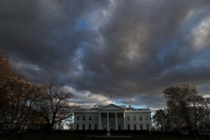 Casa Blanca tilda de farsa desesperada votación por juicio político contra Trump