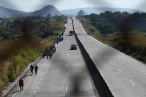 Caravana de migrantes en México avanza hacia Estados Unidos