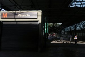 Metro de Caracas no presta servicio tras apagón con pinta de racionamiento #30Mar