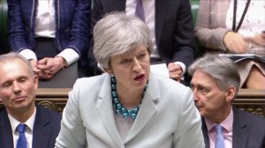 Theresa May ofrece renunciar si aprueban su acuerdo de divorcio con la UE