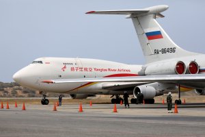 EN FOTOS: Aeronave china estacionó en Maiquetía junto al avión bélico de Rusia