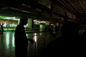Aeropuerto de Maiquetía opera con lo mínimo mientras se mantiene sin energía eléctrica #30Mar