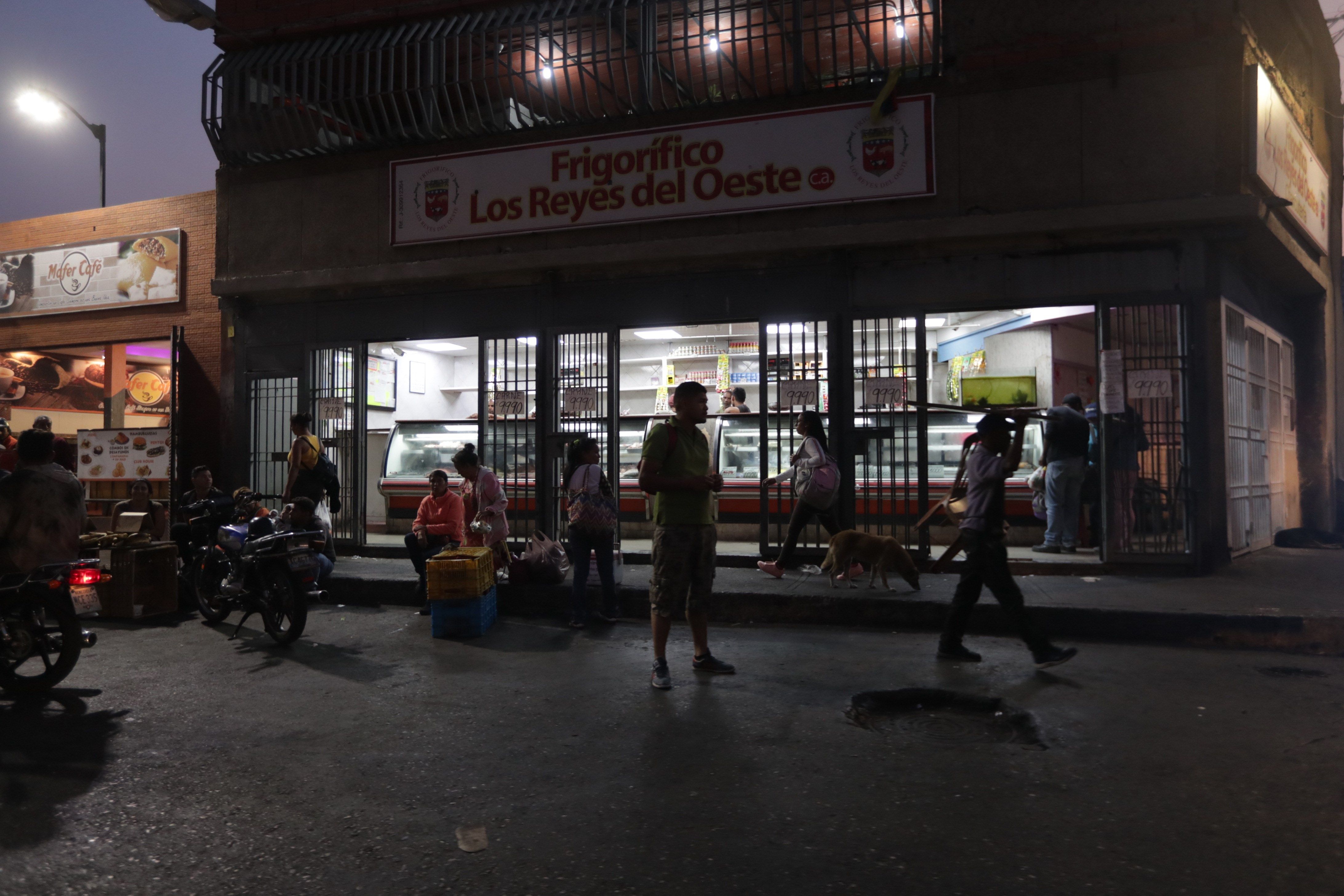 Reportan que sectores de Caracas se encuentran sin electricidad este #13Abr